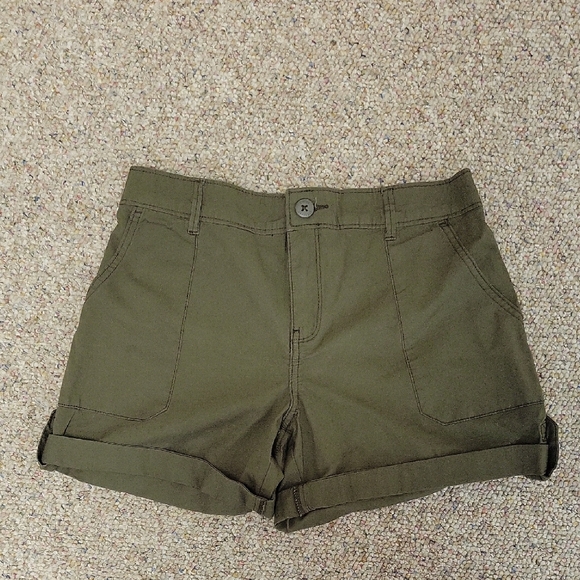 Social Standard By Sanctuary Olive Green Women's Shorts Sz XS 4" Inseam Cotton - Picture 1 of 5